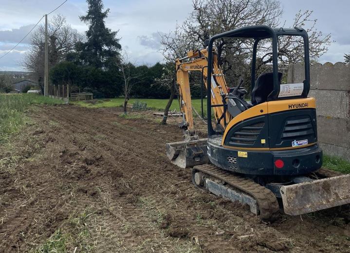 Nous prenons en main tous les travaux de préparation de terrain en neuf ou rénovation.